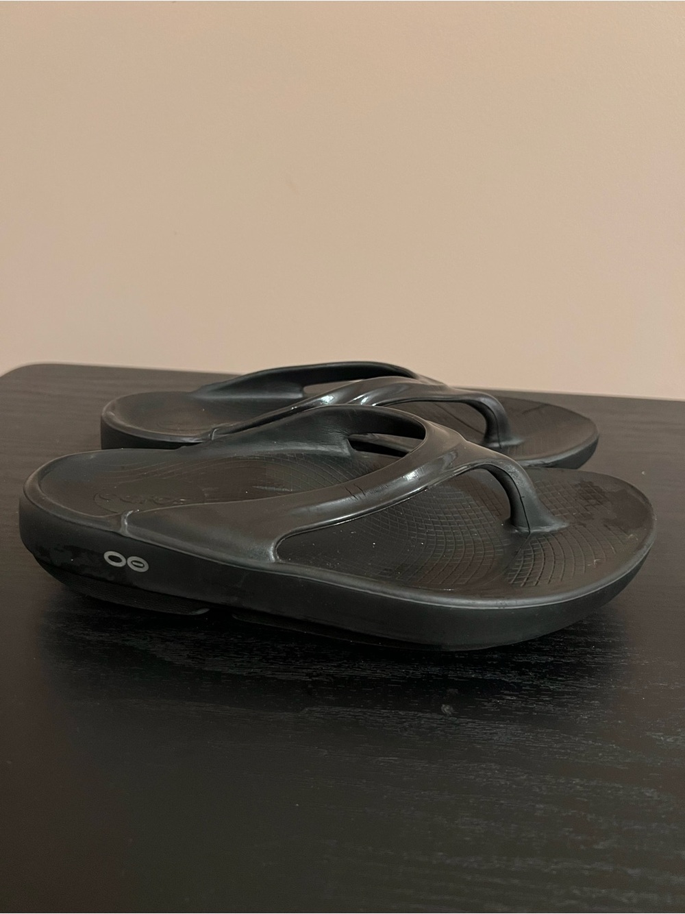 OOFOS SIZE 7/38 W/38 BLACK OOmegaTHONG PLATFORM FLIP FLOP SANDALS - Picture 1 of 5